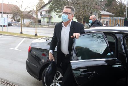 VLADA NA OBISKU V CERKNICI 014 FOTO LJUBO VUKELIČ